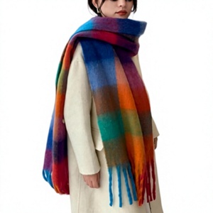 Bufanda Larga de Lana para Mujer, Diseño a Cuadros, Accesorio de Moda para Invierno con Detalles de Flecos - Product Image 3