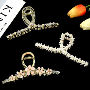 Pince à cheveux coréenne florale surdimensionnée en métal, pince requin premium pour femmes, pour chignon et usage quotidien - Product Image 1