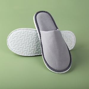 Chaussons de spa en coton lavé de luxe pour hôtel avec logo personnalisé, artisanat à trois points de couture - Product Image 4