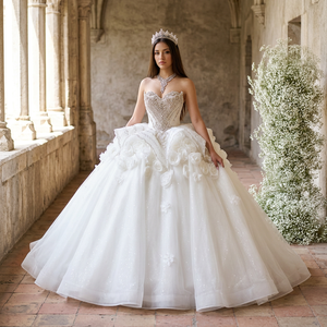 Vestido de Novia Moderno Xs258 con Pedrería, Lentejuelas, Flores 3D, Escote Corazón, Manga Larga, Espalda de Encaje y Cola Capilla - Product Image 1