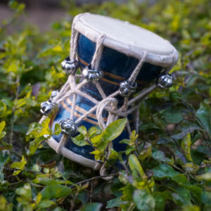 Instrument de musique Damru traditionnel fait à la main, idéal pour la musique folklorique et spirituelle de dévotion aux prix de gros - Product Image 4