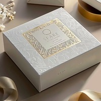 Boîte carrée élégante à motif cœur gaufré en feuille d'or, coffret cadeau bougie et spa pour la Saint-Valentin, promotion écologique pour supermarché