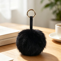 Porte-clés pompon en fausse fourrure douce West Lake CC, breloque de sac à main en peluche moelleuse et pendentif pour clés femme (Noir)