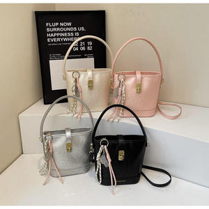 2026 new minimalist casual bucket bag with fashionable temperament crossbody bag - Product Image 2
