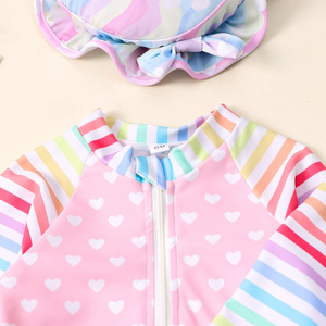 <span class=keywords><strong>Maillot</strong></span> <span class=keywords><strong>de</strong></span> <span class=keywords><strong>bain</strong></span> une pièce pour filles, imprimé cœur rayé arc-en-ciel, avec manches longues et bonnet, protection solaire en polyester pour bébés filles - Product Image 4
