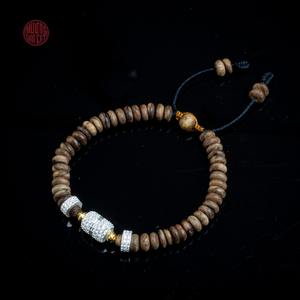 Pulsera de cuentas de madera de agar natural de 6 mm con dijes de plata y cristales incrustados, precio competitivo - Product Image 1