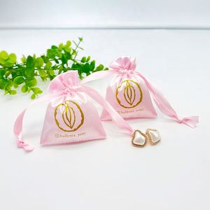 Sacs cadeaux en satin personnalisés avec logo, sacs en satin rose OEM pour bijoux, anneaux, boucles d'oreilles, pochettes à cordon - Product Image 1