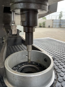 Macchina di perforazione di vetro verticale CNC a doppia testa trapano automatico macchina per la lavorazione del vetro di controllo PLC - Product Image 2