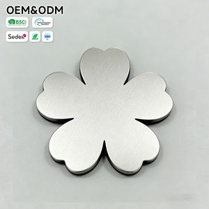 Set di Magneti per Frigorifero a Forma di Cuore in Acciaio Inossidabile Spazzolato, Design Minimalista, Forte Magnetismo, Antiruggine e Durevole - Product Image 3