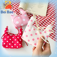 Mini pochette à monnaie en peluche Kawaii à pois avec cordon de serrage, petite pochette en toile mignonne pour écouteurs, rouge à lèvres, accessoires de poupée