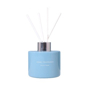 Kleurrijke 120ml rietdiffuser set, minimalistische ronde fles, huisgeur aroma <span class=keywords><strong>diffuser</strong></span> met witte stokjes, diverse kleuren - Product Image 1