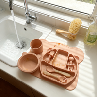 Ensemble de vaisselle en silicone pour bébés et tout-petits, assiette, bol, bavoir, tasse, cuillère, réutilisable, pour repas d'enfants, fabrication OEM