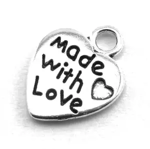 Dijes en forma de corazón colgante de metal hecho a mano con etiqueta de amor tallado DIY joyería accesorio encanto