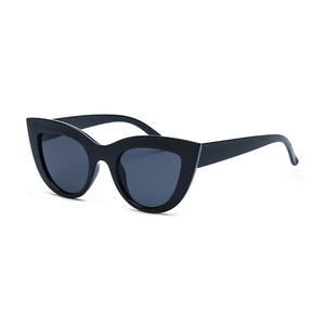 Gafas de Sol de Ojo de Gato para Mujer, Montura Negra, Lentes de PC, Protección UV400, Estilo Moderno XH3021 - Product Image 1