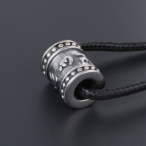 Colgante tibetano con mantra de seis sílabas, cuentas cilíndricas, cordón de cuero en tono plateado, collar con amuleto religioso SP523 - Product Image 3