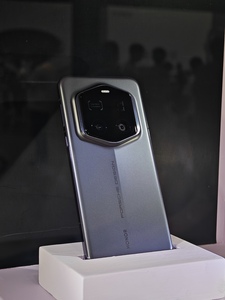 Honor Magic 7 RSR 6.8'' 1.5K 120Hz Amoled SD 8 Elite Fotocamera 200MP 5850mAh Ricarica Rapida 100W IP68 IP69 Telefono Cellulare 5G di Punta - Product Image 5