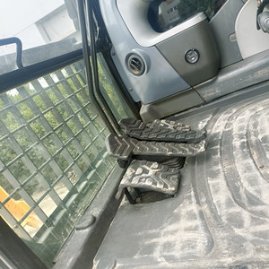 รถขุดขนาดใหญ่ CAT 324D น้ำหนัก 24 ตัน พร้อมบุ้งกี๋ขุดขนาด 1.2 ลูกบาศก์เมตร รถขุดตีนตะขาบมือสอง - Product Image 6