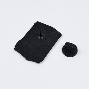 Spilla da bavero in metallo smaltato nero lucido effetto nichel, divertente e simpatico fantasma di Halloween a forma di piramide, accessori per abbigliamento a tema cartone animato - Product Image 3