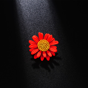 เข็มกลัดลายดอกเดซี่เคลือบสีแบบหยดน้ำมัน ดีไซน์หรูหรา เครื่องประดับสำหรับผู้หญิง เข็มกลัดดอกเดซี่ขนาดเล็ก - Product Image 2