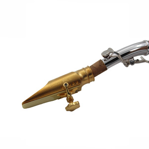 Embouchure de saxophone alto en métal style DURGA A5 de Eastern Music, design Theo Wanne, son puissant et riche pour le jazz, avec ligature et capuchon. - Product Image 5