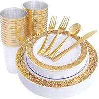 Service de vaisselle jetable en plastique noir et or à bord creux, assiettes rigides en PS, tasses et couverts pour mariage, fête, banquet