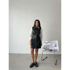 Vestido de Cuero Ello, Negro, Silueta Ajustada, Botones Frontales, Detalles de Bolsillos, Cuello Camisero, Vestido Cómodo para el Trabajo - Product Image 6