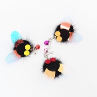 Bâton de chat moderne écologique avec insectes volants Matériau en plumes TPR Alternatives aux jouets de tête avec ailes en vente directe en usine