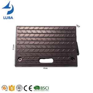 Dễ dàng cài đặt nhiệm vụ nặng nề 41*31.5*10cm cao su an toàn giao thông Xe bước thang tam giác Pad kerb đường lề đường đoạn đường nối - Product Image 4