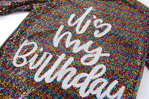 T-shirt da donna con paillettes, girocollo, a mezza manica, vestibilità ampia, con stampa personalizzata 'It's My Birthday' - Product Image 3