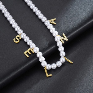 Collier personnalisé sur mesure en acier inoxydable avec pendentif lettre initiale en zircon et chaîne de perles - Product Image 3