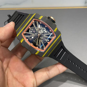 Montre mécanique automatique à tourbillon squelettée de style élégant et de haute qualité, de forme tonneau. - Product Image 2