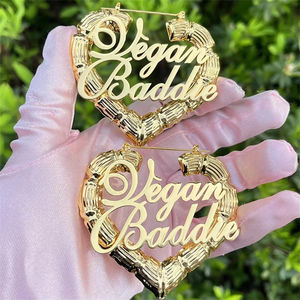 Boucles d'Oreilles Créoles en Acier Inoxydable Plaqué Or 18K en Forme de Coeur en Bambou Personnalisé Lettre Nom DIY Bijoux de Mode pour les Fêtes - Product Image 4