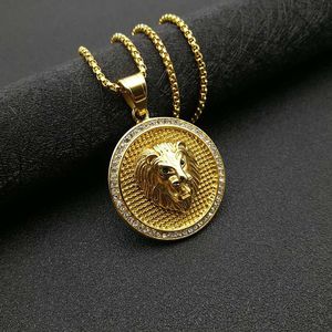 Colgante de cabeza de león chapado en oro de acero inoxidable con diseño redondo con incrustaciones de diamantes para collar de hombre, regalo. - Product Image 4