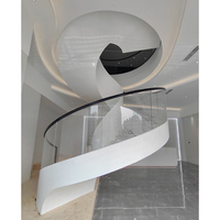 Escaliers en spirale modernes, personnalisés, courbes, tournants, artistiques, commerciaux, pour villa, hôtel, club, avec main courante en verre et marches en marbre