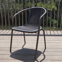 Chaises de salle à manger modernes en plastique pour intérieur/extérieur, empilables, style bistrot, pour terrasse et parc, noires