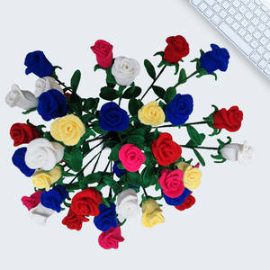 Bouquet di Rose Artificiali all'Uncinetto Fatto a Mano, Regalo per San Valentino, Decorazione per Matrimoni, Rosa Romantica Pronta - Product Image 4