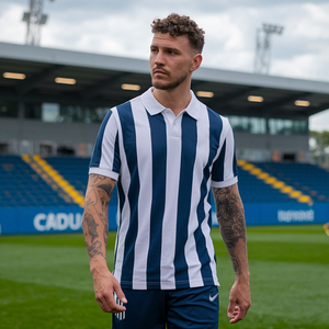 Camiseta Polo de Fútbol Personalizada Vintage con <span class=keywords><strong>Rayas</strong></span> Anchas Azules <span class=keywords><strong>y</strong></span> Blancas para Uso Casual o Uniforme de Club Deportivo - Product Image 1