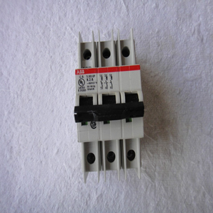Circuit Breaker <span class=keywords><strong>3</strong></span> tiang <span class=keywords><strong>2</strong></span> S203UPK2A - Product Image 1