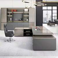 Bureau d'ordinateur moderne avec tiroirs et armoire, écologique, gain de place, pour un usage domestique ou au bureau