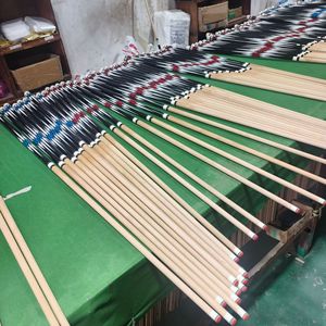 Queue de billard en bois massif de 13 mm, forme diamant, 2 pièces, 145 cm, joint en laiton, pour billard américain 8 et 9 boules. - Product Image 4