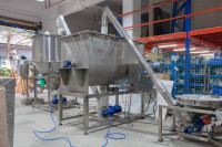 Grand réservoir de stockage avec alimentateur à vis et machine de remplissage à pesage haute précision