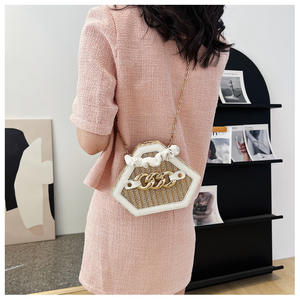 <span class=keywords><strong>Sac</strong></span> à bandoulière hexagone tissé de créateur Wild Trend Ladies Handbag Pure Color Golden Chain Straw Bag 2025 - Product Image 6