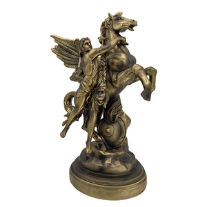Statue personnalisée en bronze <span class=keywords><strong>de</strong></span> Persée et Pégase - Sculpture en résine <span class=keywords><strong>de</strong></span> <span class=keywords><strong>la</strong></span> <span class=keywords><strong>mythologie</strong></span> grecque pour <span class=keywords><strong>la</strong></span> décoration <span class=keywords><strong>de</strong></span> <span class=keywords><strong>la</strong></span> maison et du bureau - Product Image 5