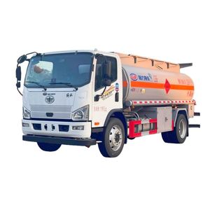 Camion-citerne FAW 4x2 10000L avec distributeur pour le transport de liquides dangereux et de diesel - Product Image 1