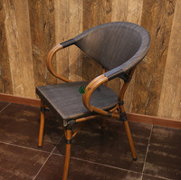 Ensemble de table et chaises en rotin pour restaurant, design moderne, non pliable, pour café et balcon, idéal pour les moments de détente