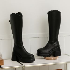 Bottines noires à talon de 9 cm, hauteur genou, semelle en caoutchouc - Product Image 5