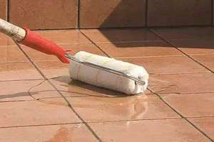 Revêtement imperméable transparent polyaspartique/polyurée avec technologie de réparation invisible pour terrasses et salles de bain en carrelage - Product Image 3