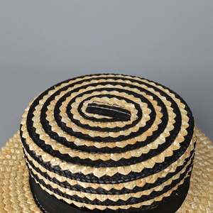 Chapeau de paille rayé pour femme, large bord, protection solaire, style boater, idéal plage et extérieur, collection été 2025 - Product Image 3