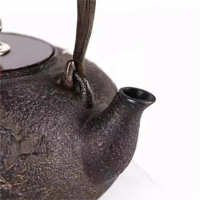KADAX Japanse Theepot, 850 Ml Gietijzeren Ketel, Diameter 15 Cm Kan Met Netfilter En Robuuste Handgreep Japanse Stijl Traditionele Ijzeren Pot