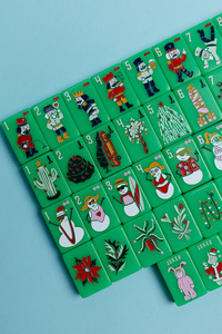 Juego de Mahjong Americano Navideño de Lujo, Ecológico, de Alta Gama, con 160 Fichas de Acrílico Verde Retro Grabadas, Personalizadas al por Mayor - Product Image 2
